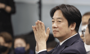 赖清德还没到纽约，大陆先发制人，解放军机舰出动，日本布局撤离